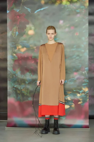 Look 2